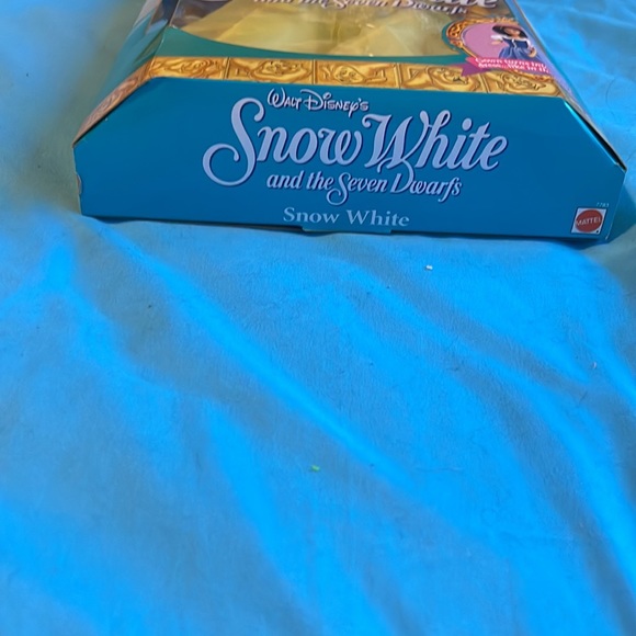 VINTAGE DISNEY SNOW WHITE & THE SEVEN DWARFS 1992 DOLL IN MINT CONDITION - Picture 4 of 7